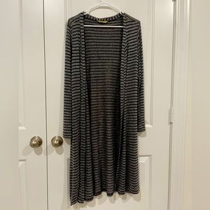 Beautiful looking, unused cape for sale which fits all dresses.